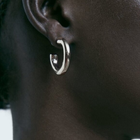 Zara Pack of Hoop earrings Monday to Friday collection ✨🔥🔥🔥 - Picture 4 of 6